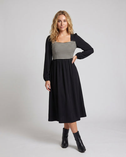 Damen Maxikleid mit Streifenmuster und weitem Rock