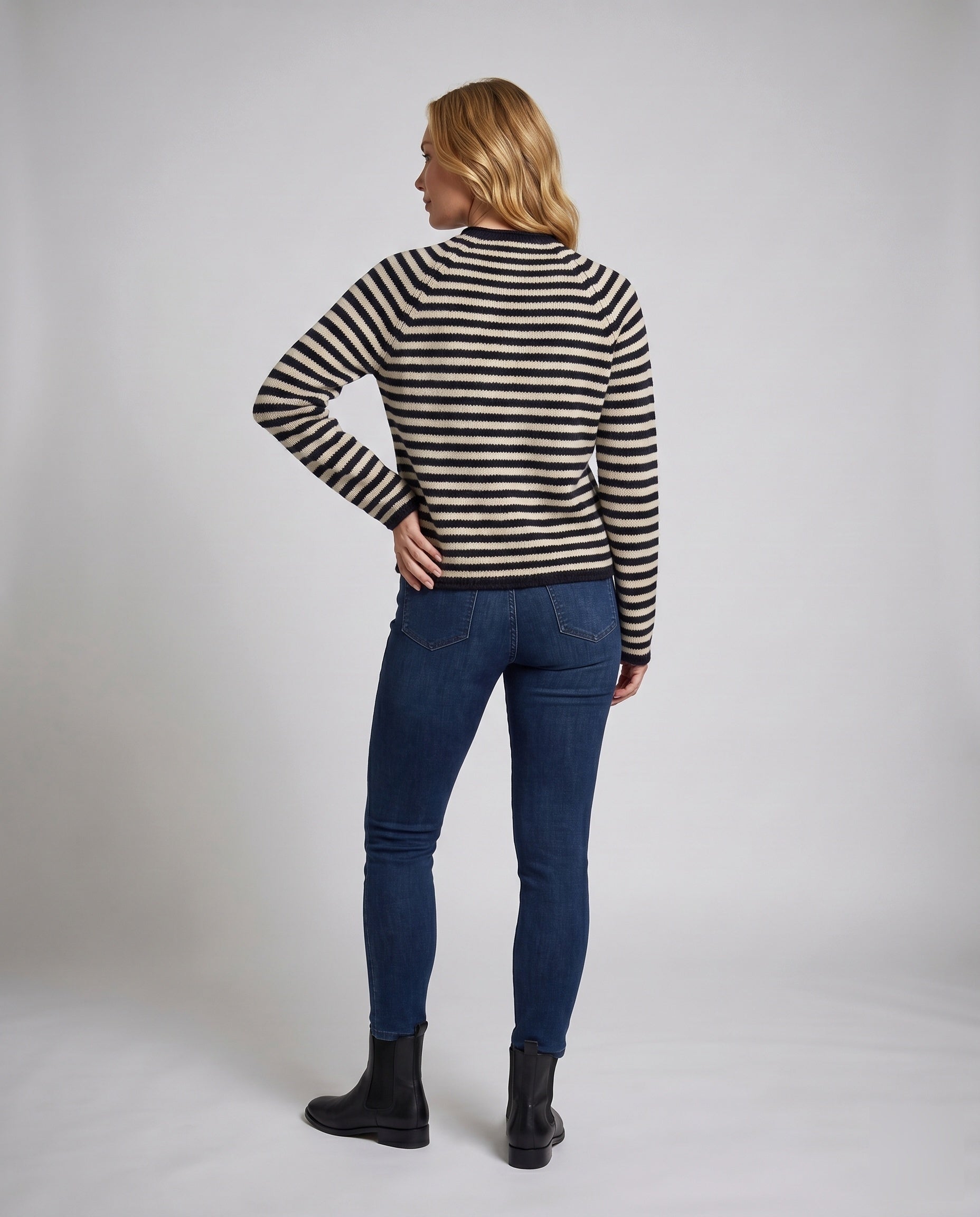 Product 15642542571850 - back_view