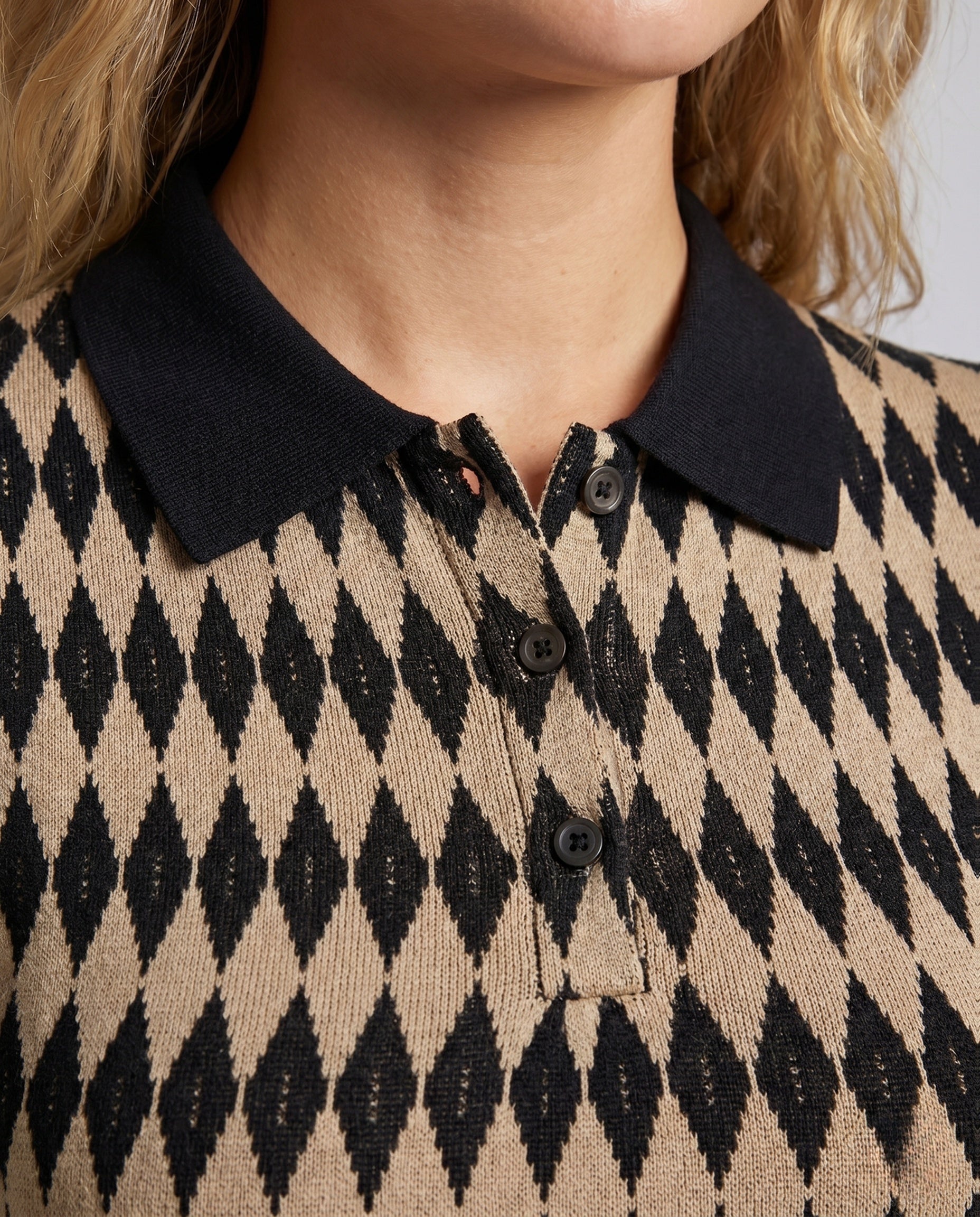 Product 15642566918474 - close_up_detail