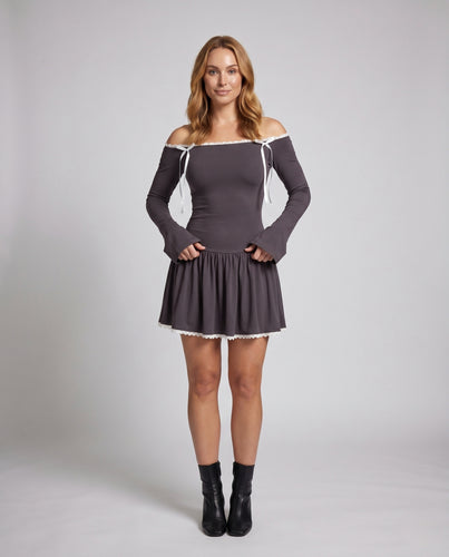 Damen Minikleid mit schulterfreiem Design und Rüschenbesatz R&B