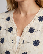 Product 15645936124234 - close_up_detail
