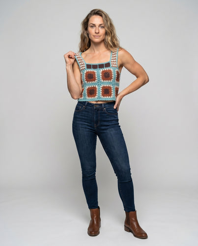 Damen gehäkeltes Crop-Top mit einzigartigem Retro-Design und bunten Applikationen R&B