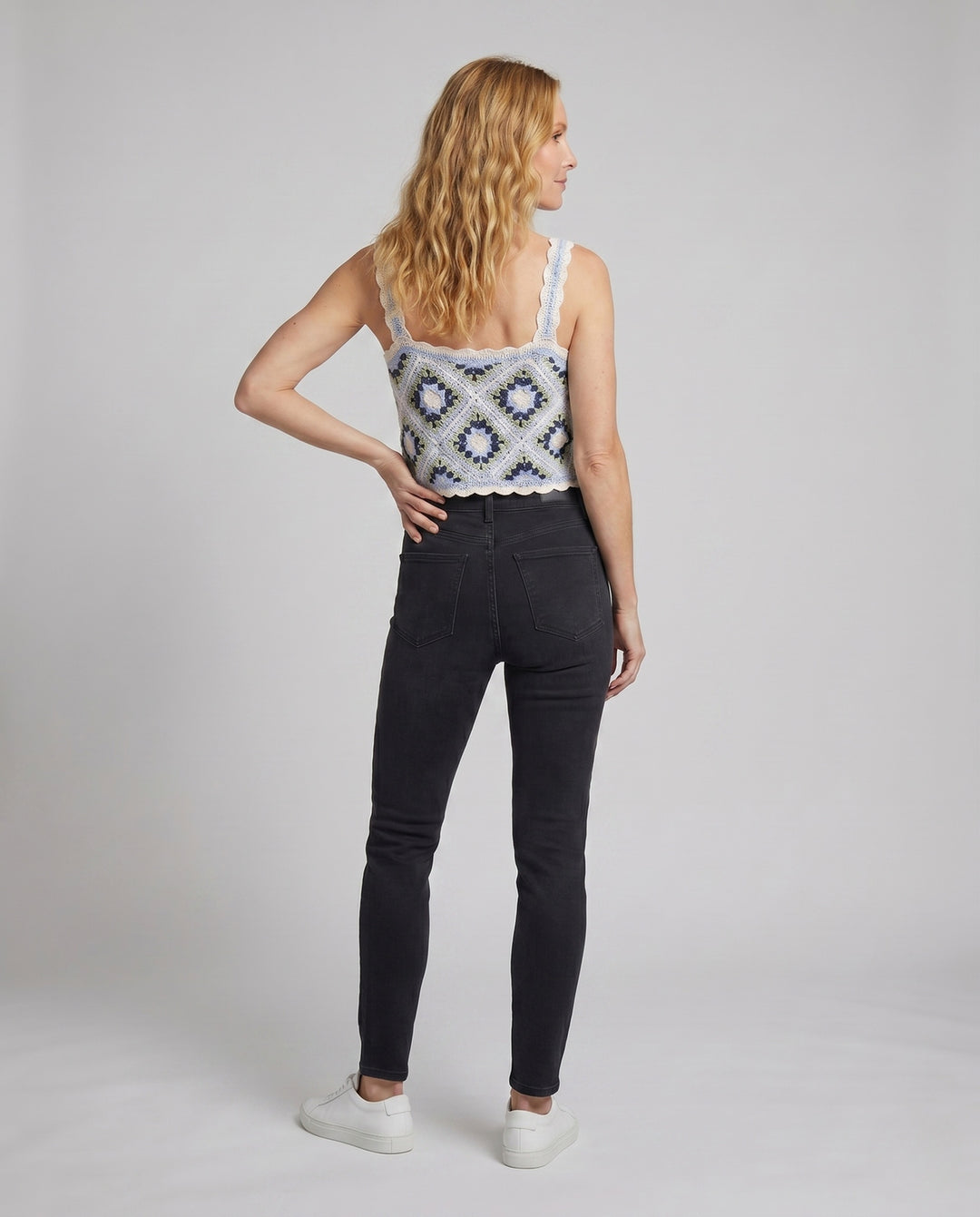 Product 15645940285770 - back_view