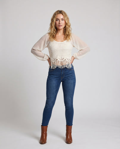 Damen gestricktes Crop-Top mit fransigen Abschlüssen und luftiger Struktur R&B