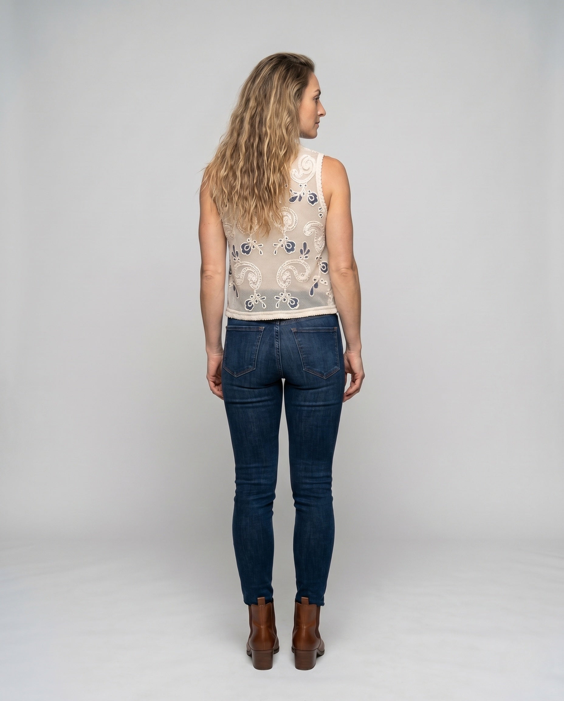 Product 15645947330890 - back_view