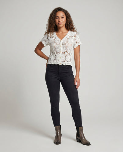Damen Häkelbluse mit floralen Motiven und dekorativer Knopfleiste R&B