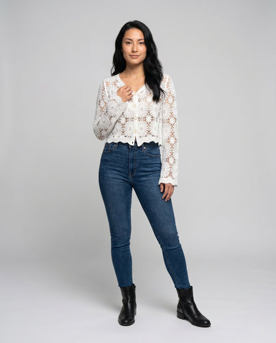 Damen Häkeljacke mit floralen Details und elegantem Ausschnitt R&B
