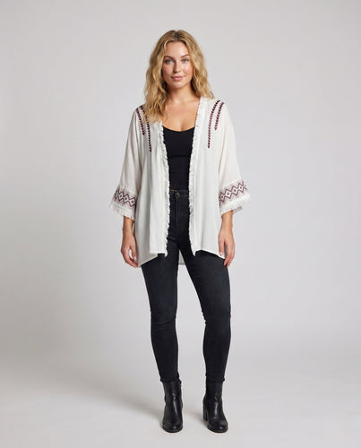 Damen Häkeljacke mit verspielten Stickereien und Fransen R&B