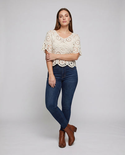 Damen Häkeloberteil mit floralen Mustern und luftigen Details R&B