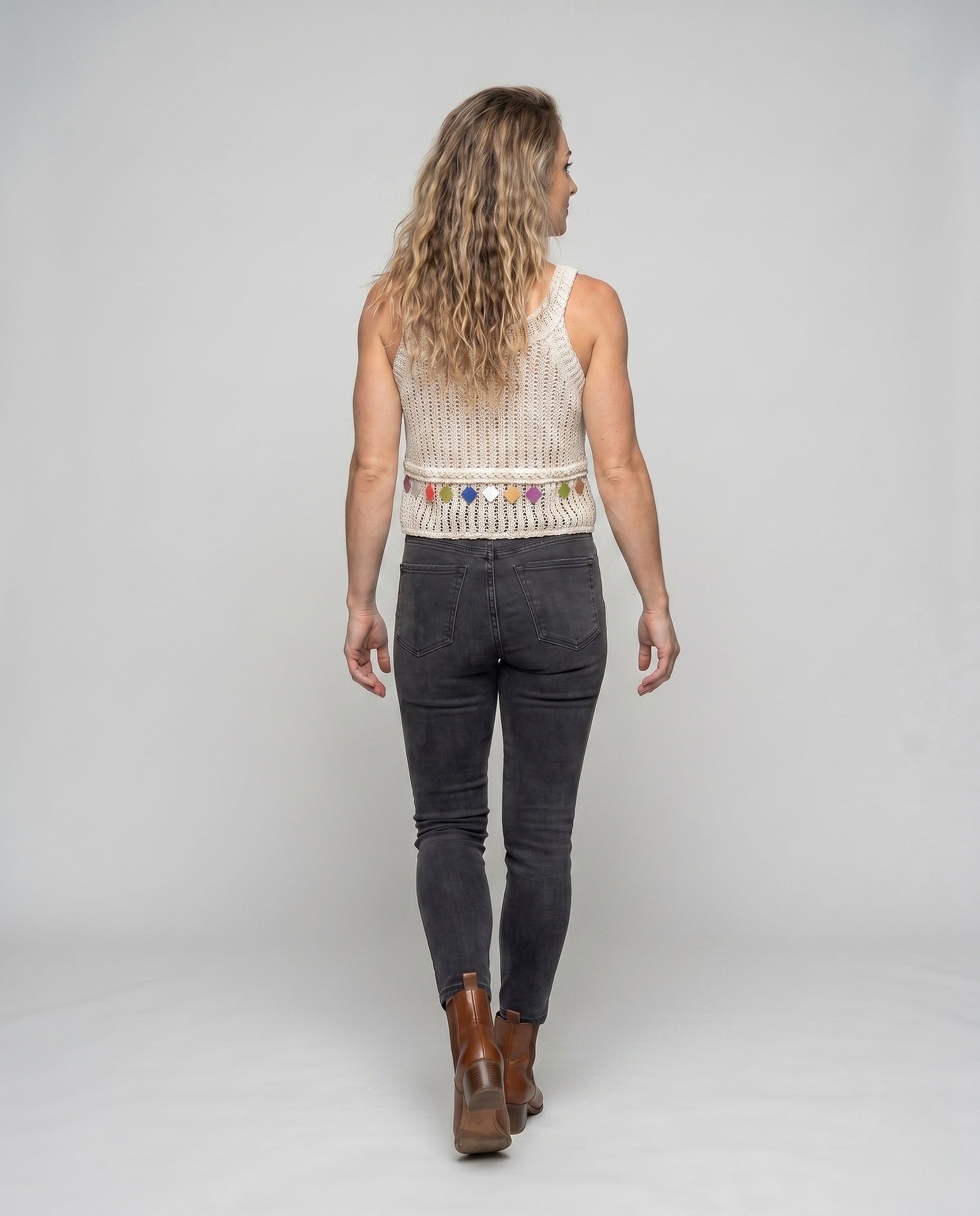 Product 15645953753418 - back_view