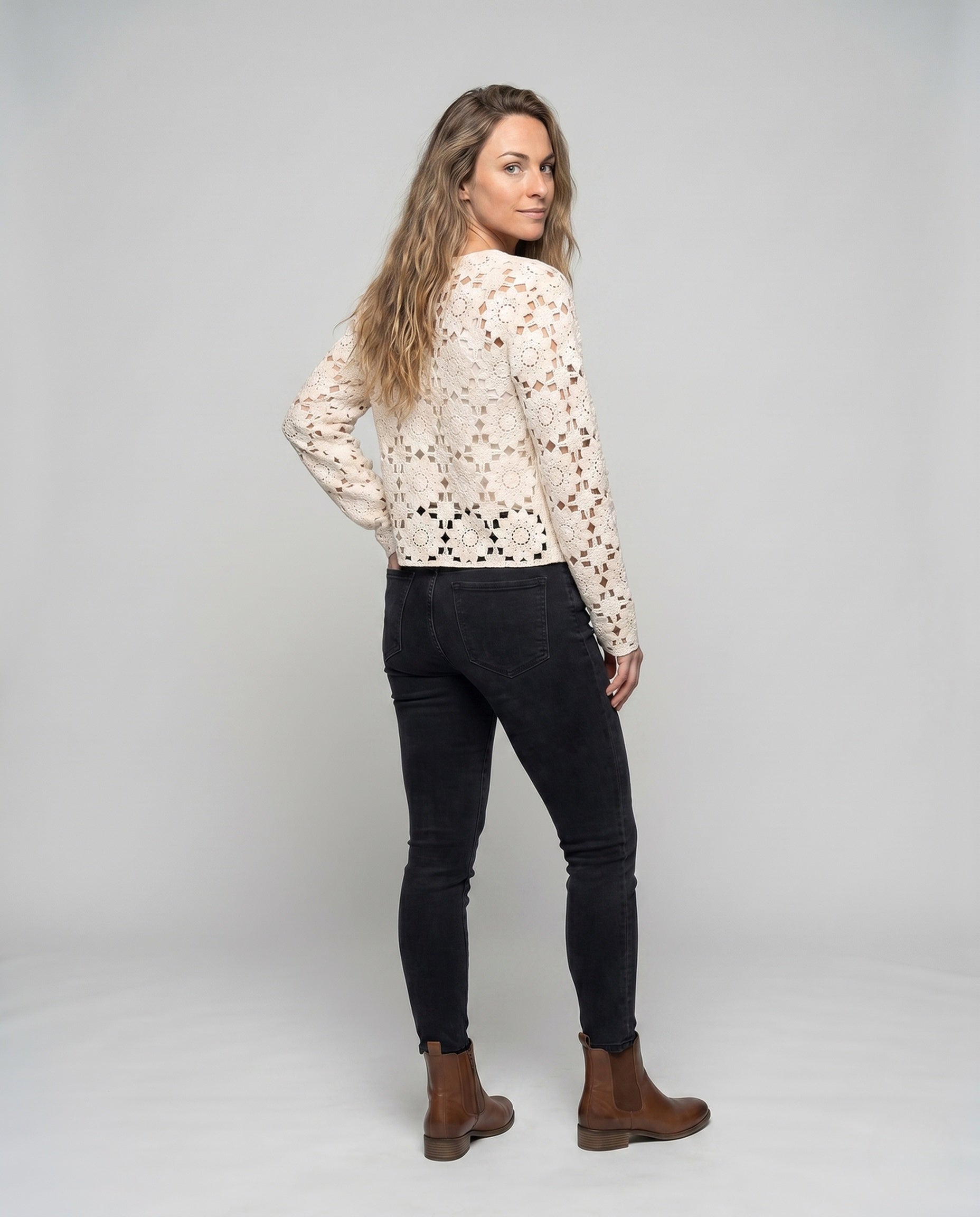 Product 15645956047178 - back_view