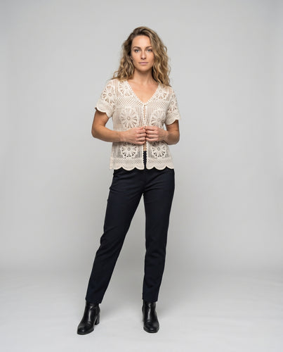 Damen lässige Häkelbluse mit V-Ausschnitt und floralen Details R&B