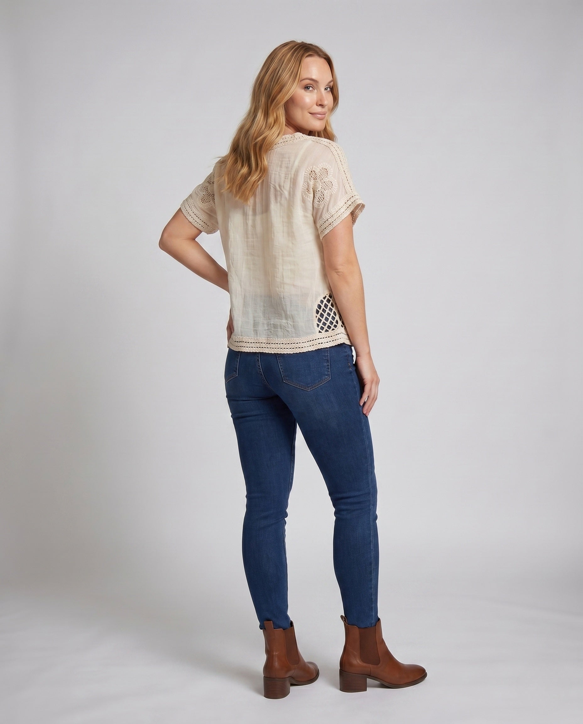 Product 15645966139722 - back_view
