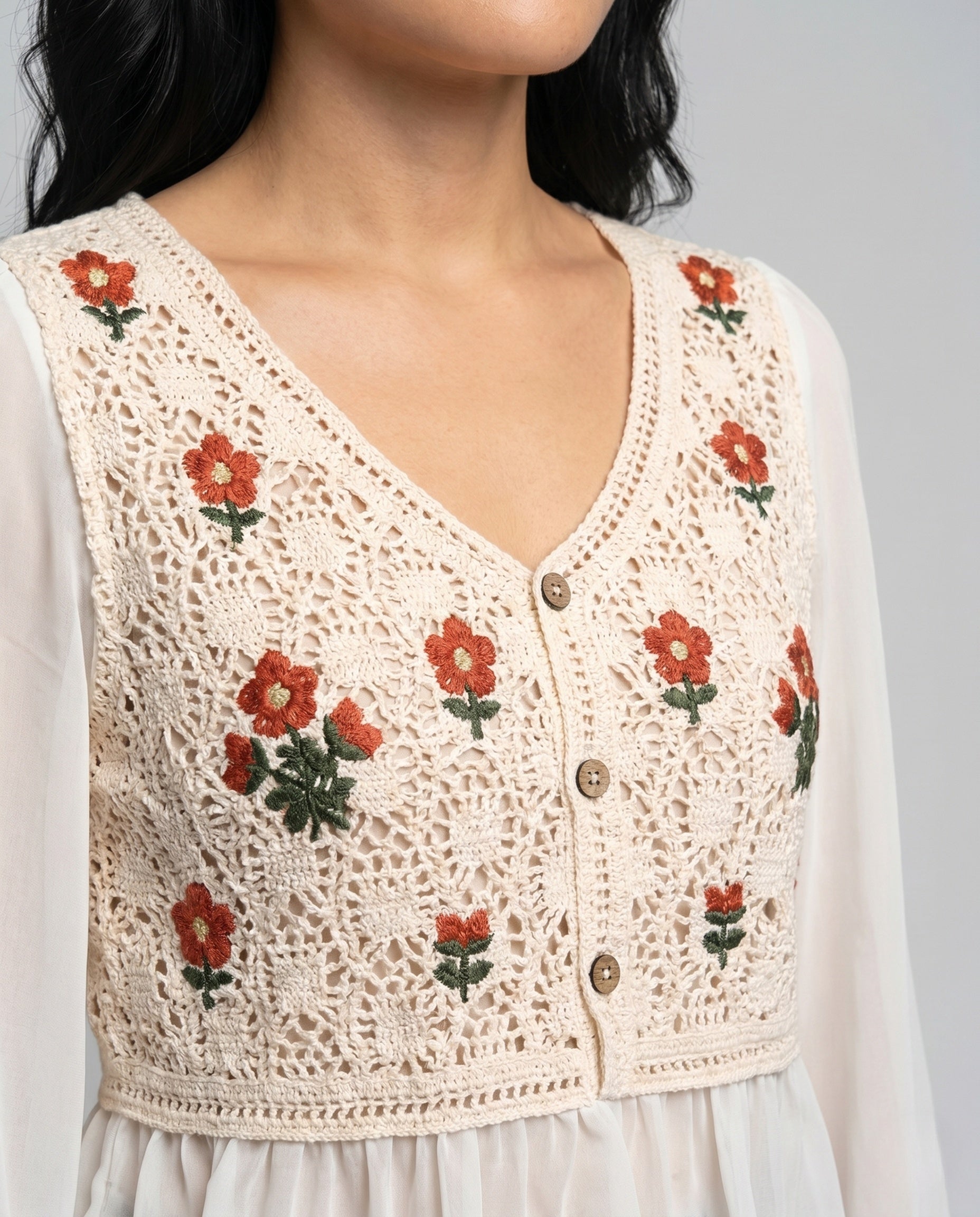 Damen romantische Häkelbluse mit floralen Verzierungen und Knopfleiste R&B