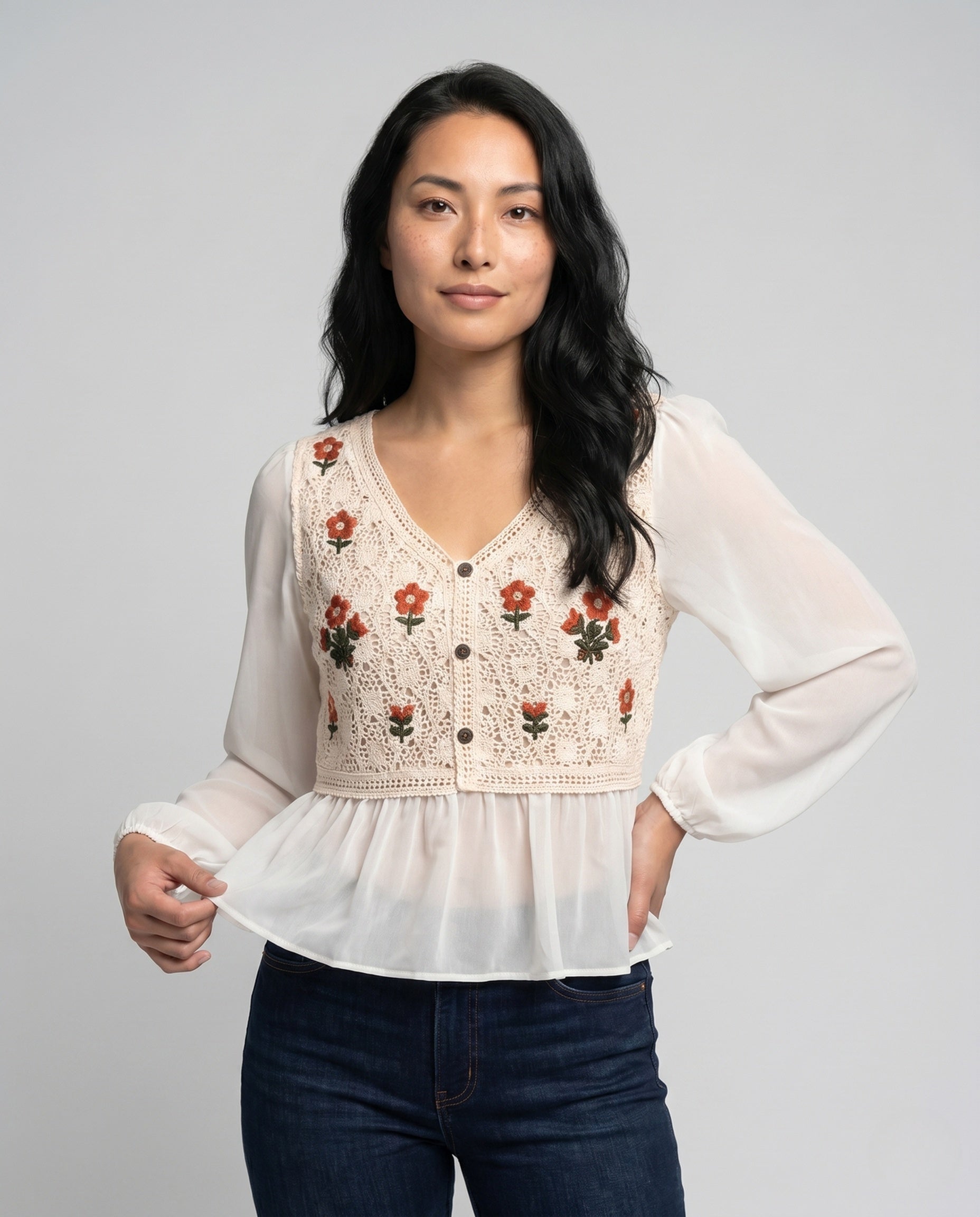 Damen romantische Häkelbluse mit floralen Verzierungen und Knopfleiste R&B
