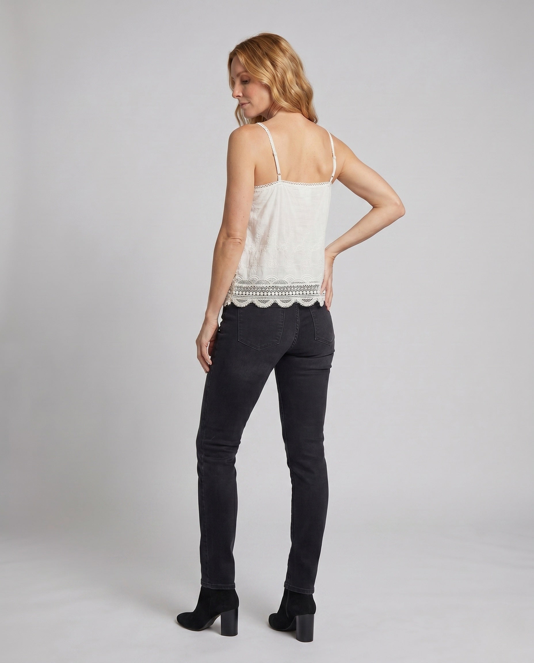 Product 15645970137418 - back_view