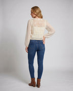 Damen transparente Bluse mit floralen Stickereien und Knopfleiste R&B