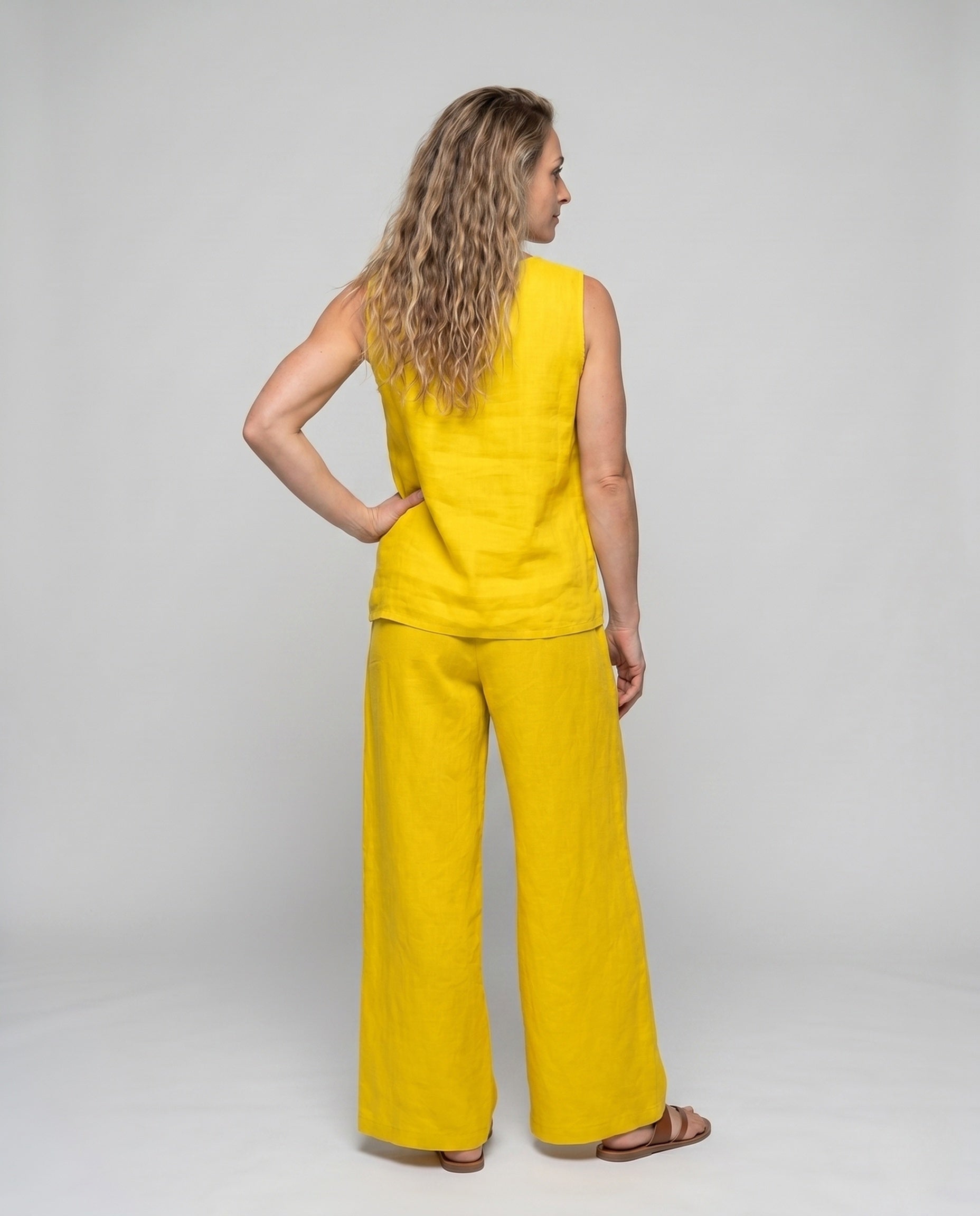Product 15646799626570 - back_view