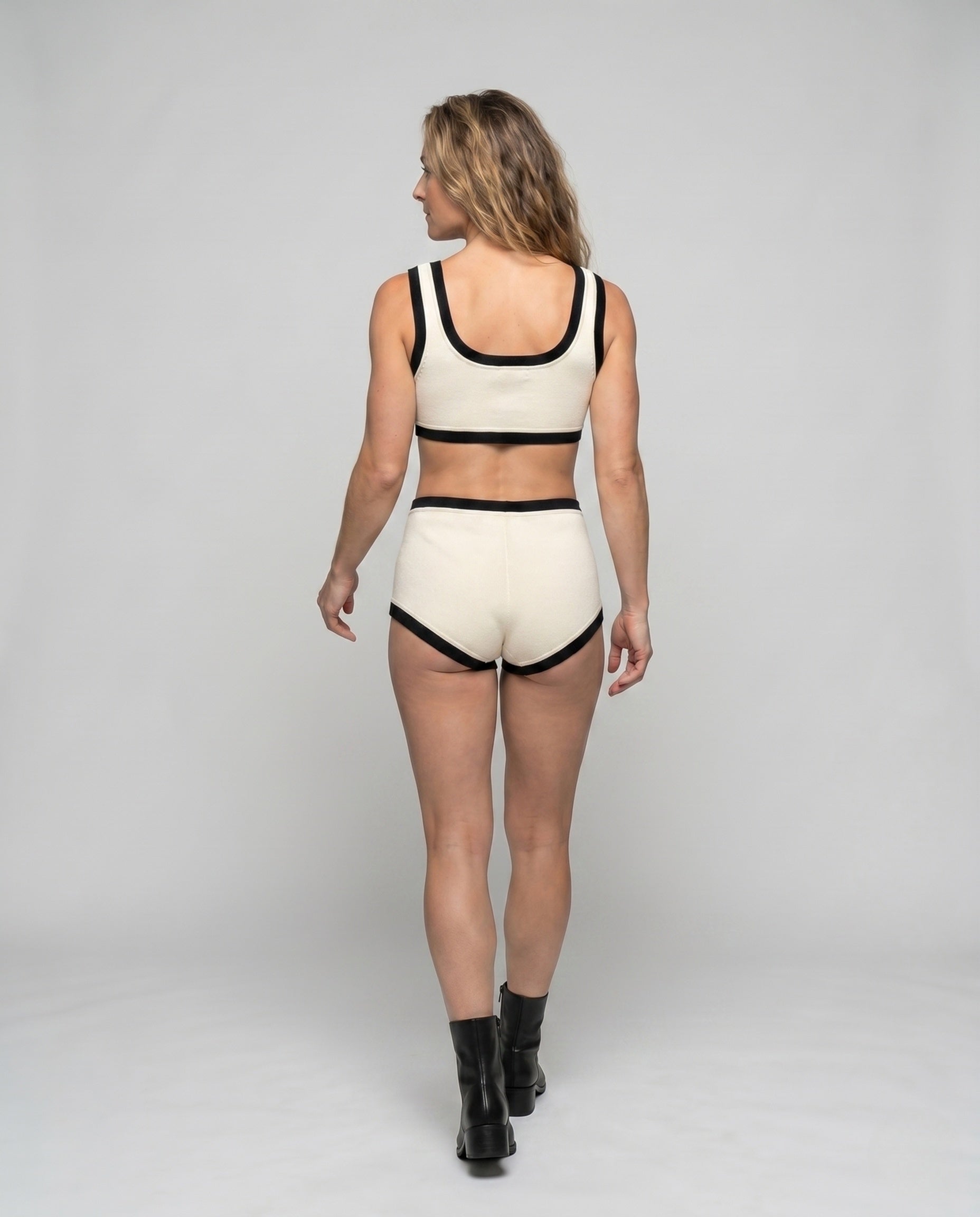 Product 15648670875978 - back_view