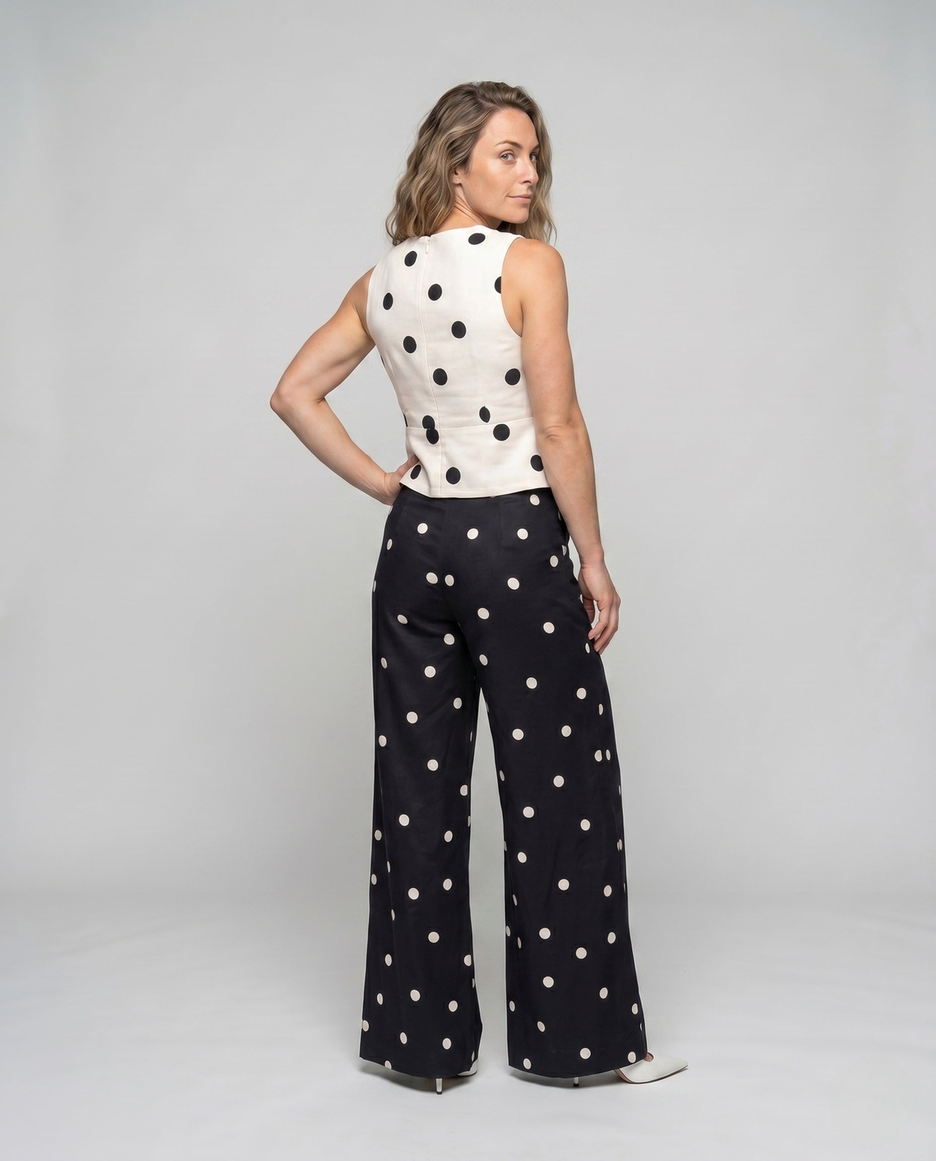 Product 15648687128906 - back_view