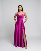 Damen Maxikleid mit elegantem Schlitz und fließendem Satinmaterial R&B