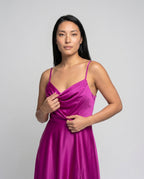 Damen Maxikleid mit elegantem Schlitz und fließendem Satinmaterial R&B