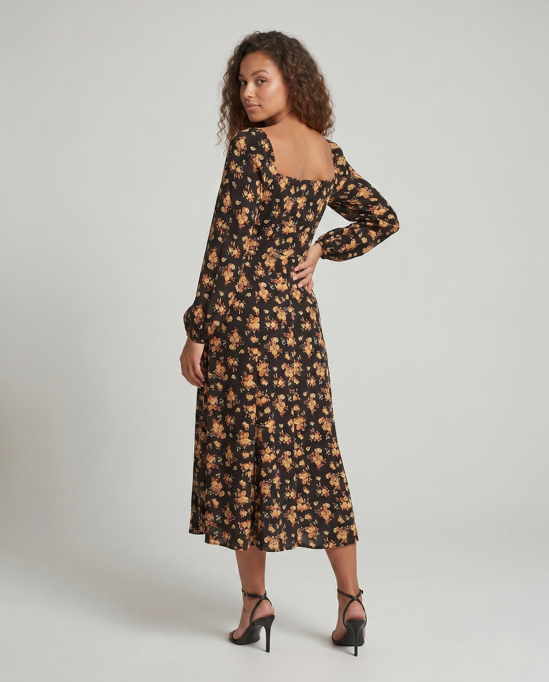 Damen Maxikleid mit tailliertem Schnitt und floralen Rüschendetails R&B