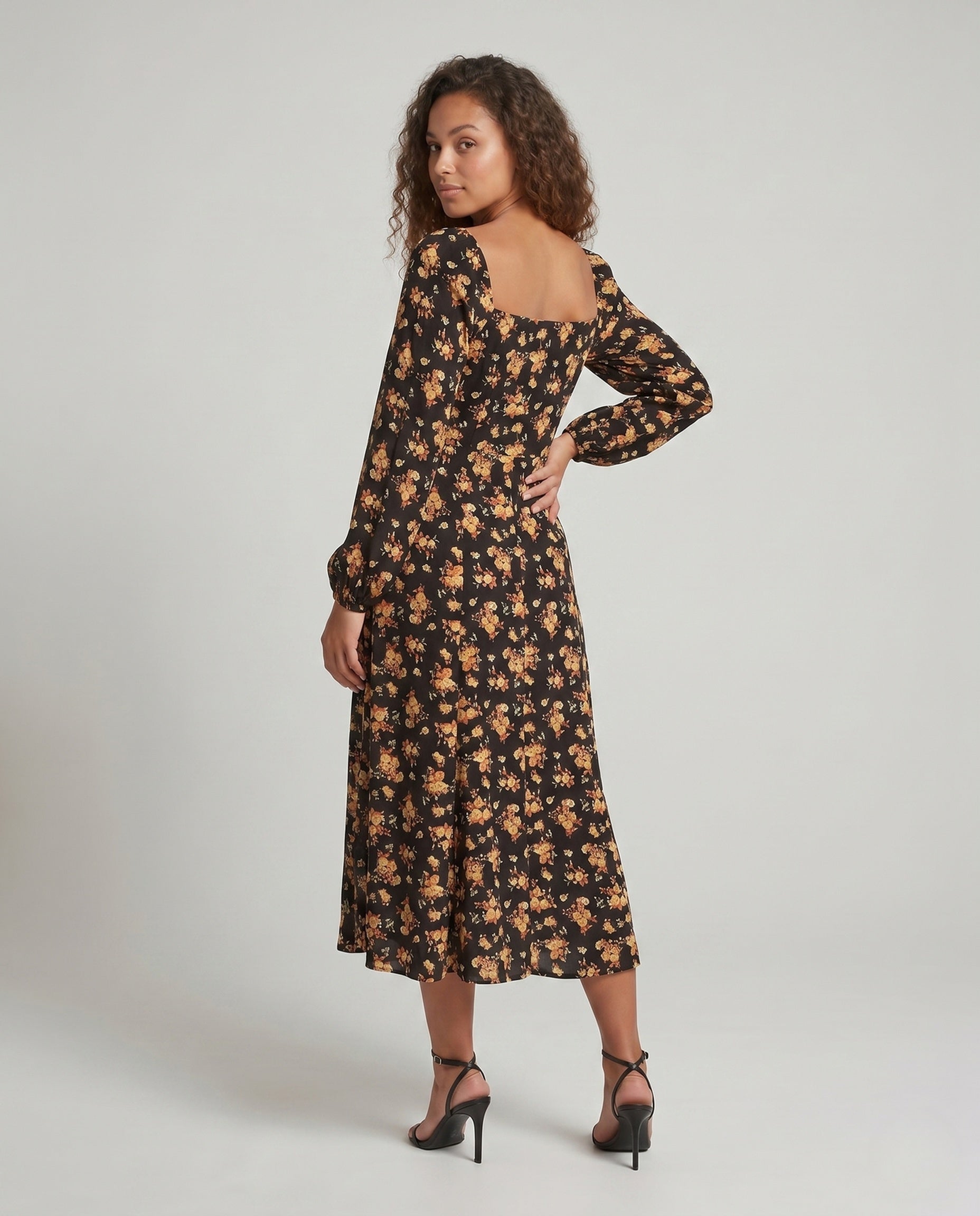Damen Maxikleid mit tailliertem Schnitt und floralen Rüschendetails R&B