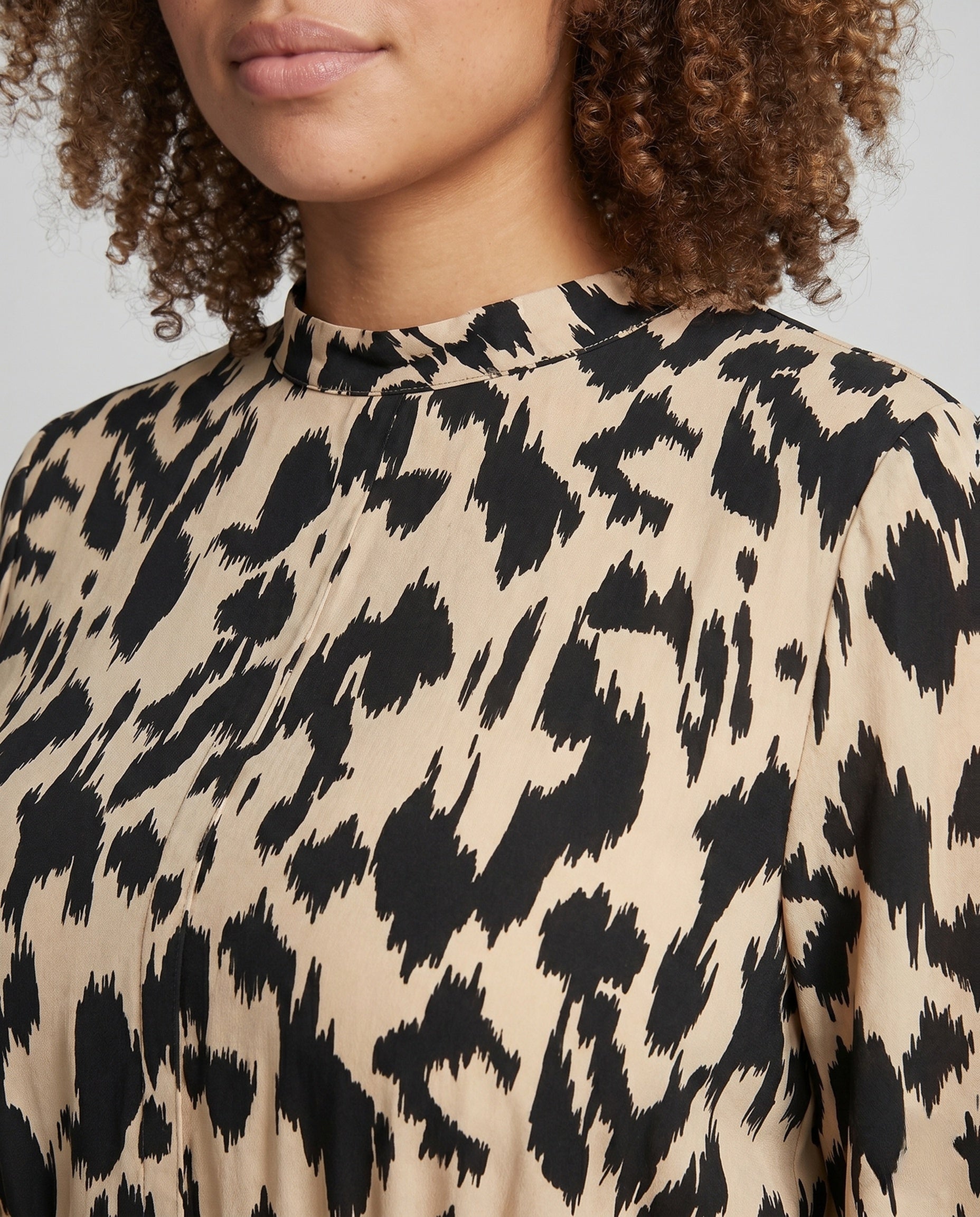 Product 15654621741386 - close_up_detail