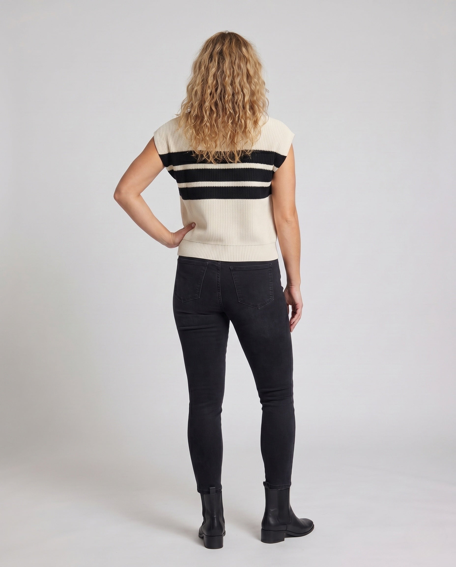 Product 15654663881034 - back_view
