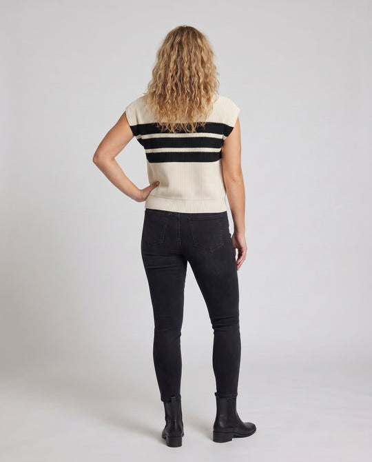 Product 15654663881034 - back_view