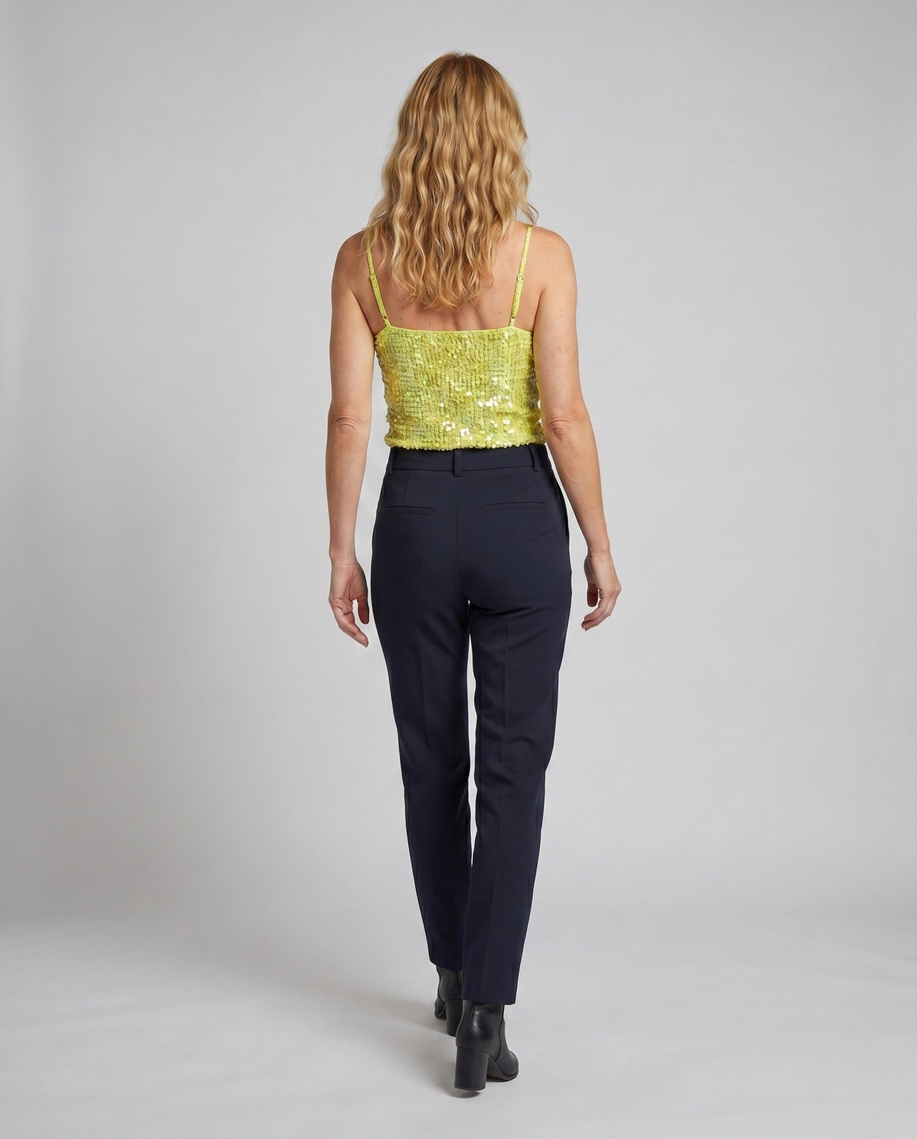 Product 15654729384266 - back_view