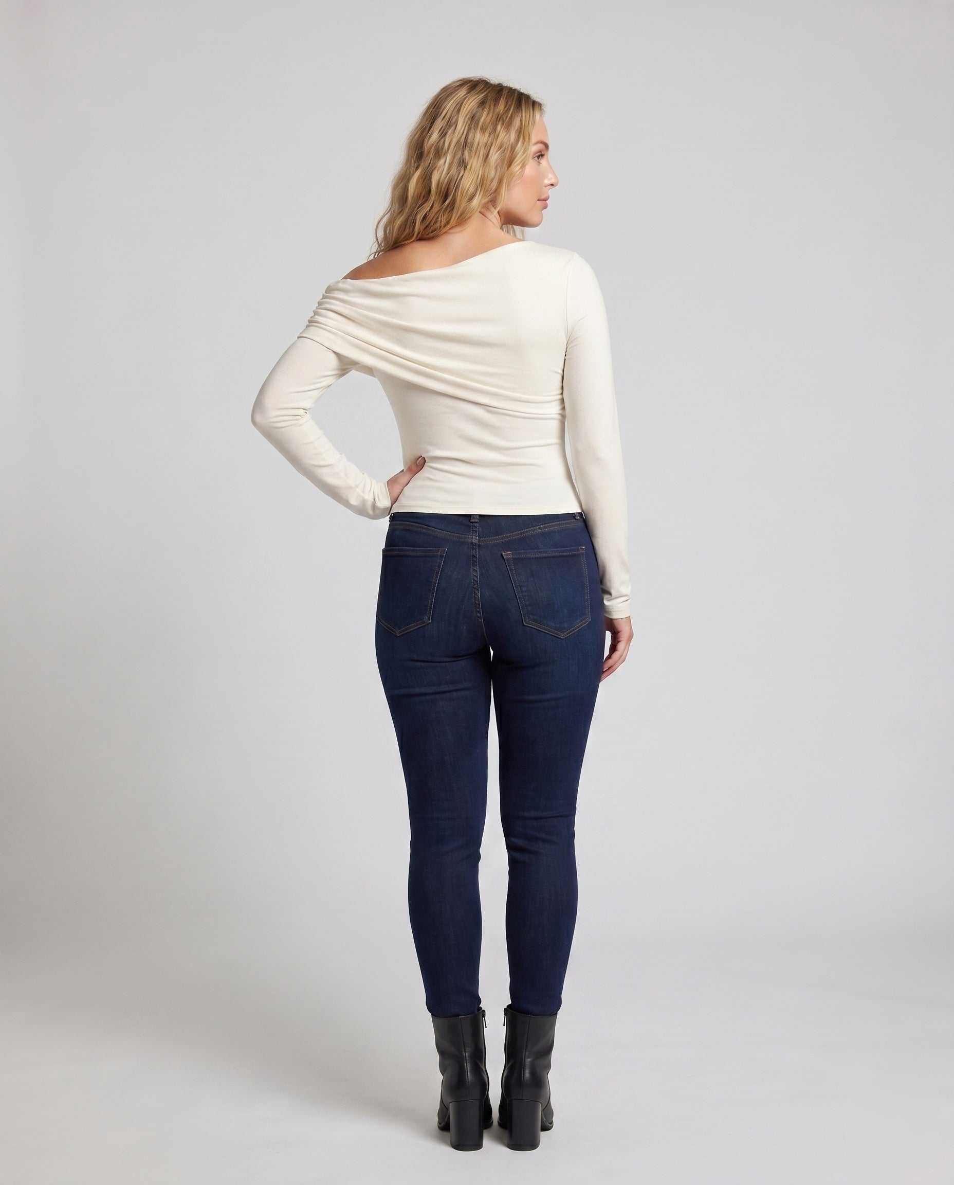 Product 15659619647818 - back_view