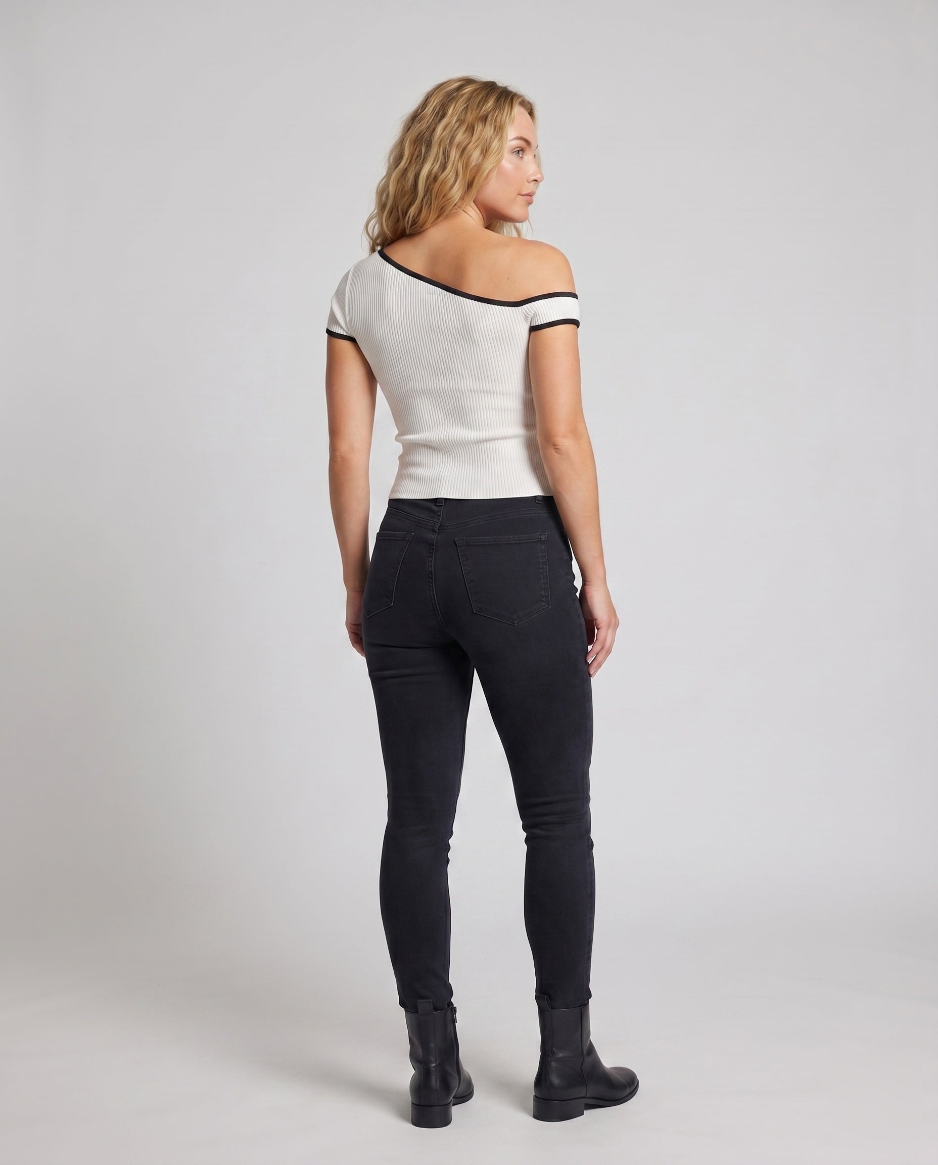 Product 15659619778890 - back_view