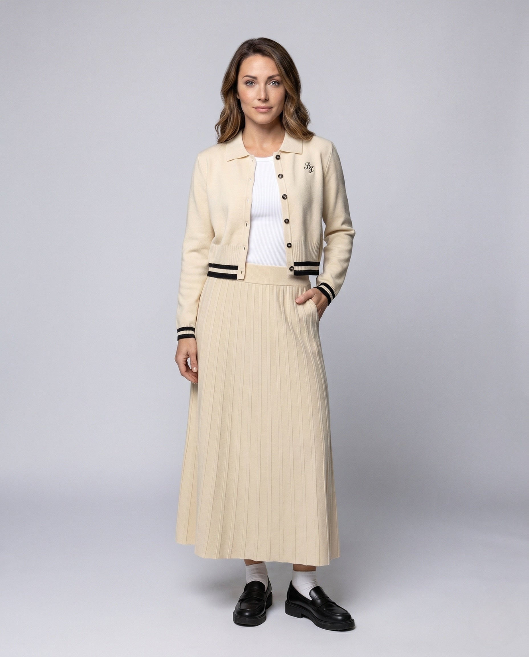 Damen nan elegantes Strick-Duo mit Polokragen-Cardigan, tailliertem Rippbund und Plissee-Midirock R&B