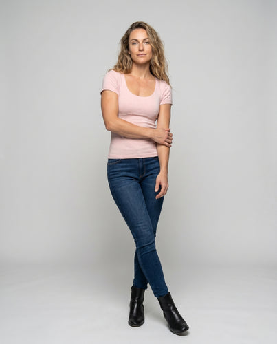 Damen nan figurformendes Kurzarm-Shirt mit tiefem Rundhalsausschnitt und Unterbrustnaht R&B