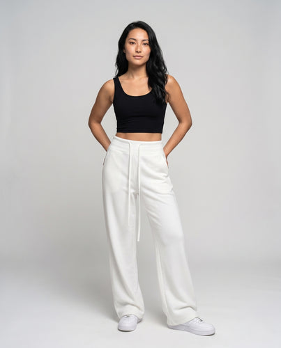Damen nan gedrehtes Cropshirt mit eckigem Ausschnitt und hochgeschnittene weite Jogginghose im Palazzo-Stil R&B