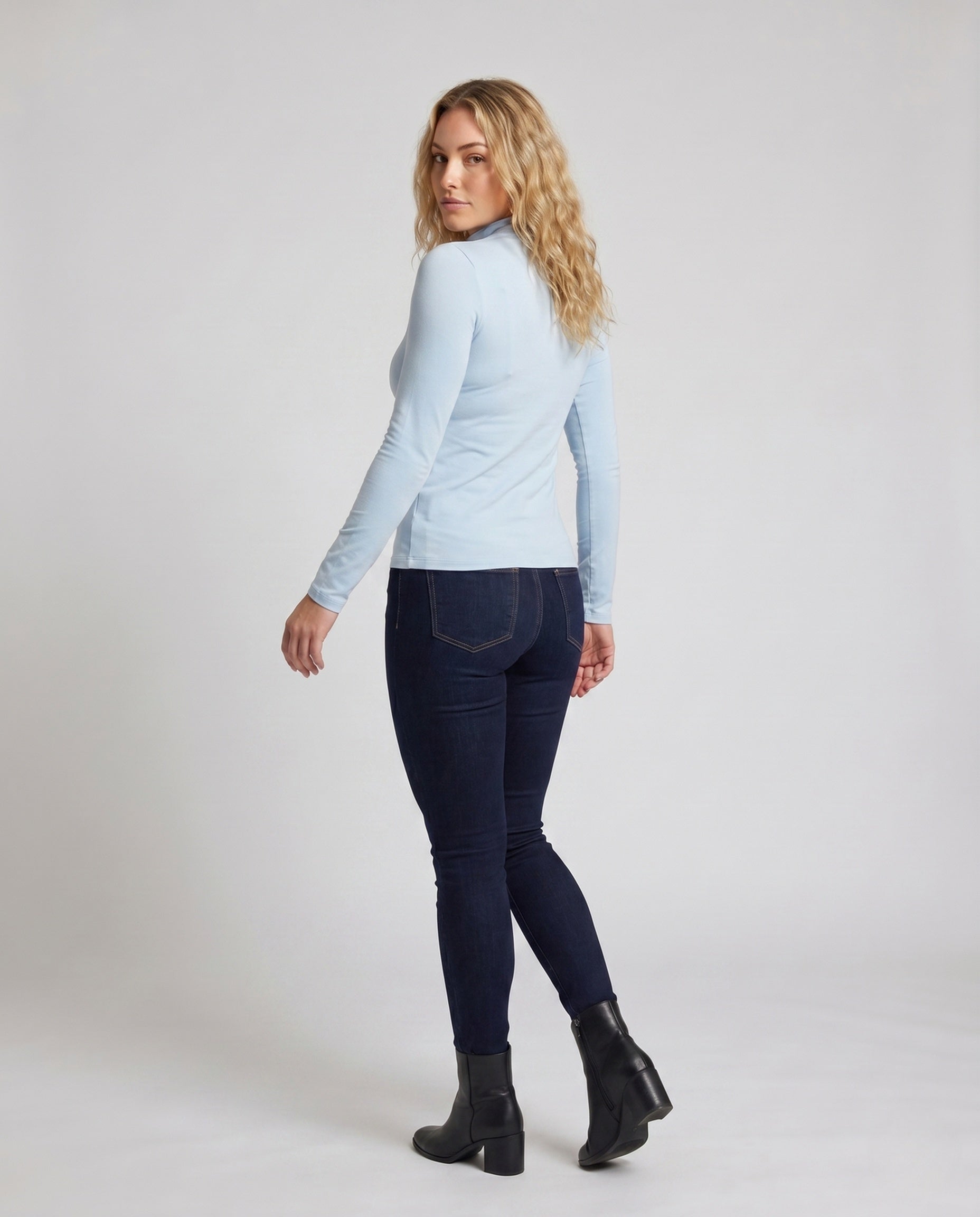 Product 15659679383882 - back_view