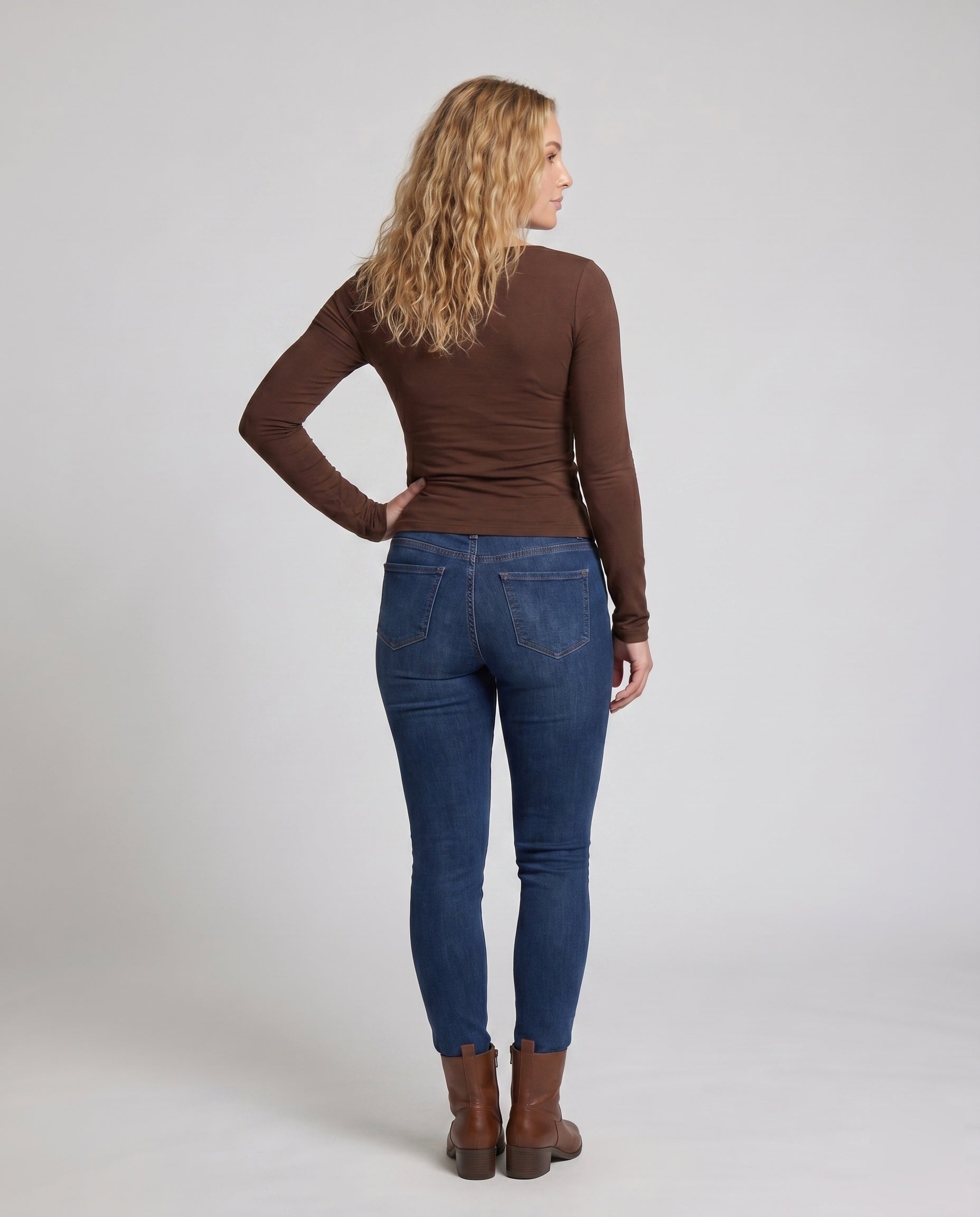 Product 15659685642570 - back_view