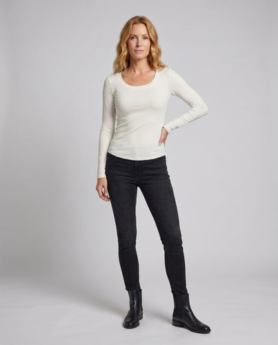Damen nan ultraleichtes Stretch-Langarmshirt mit formendem Silhouetten-Schnitt, Rundhalsausschnitt und verlängerten Manschetten R&B