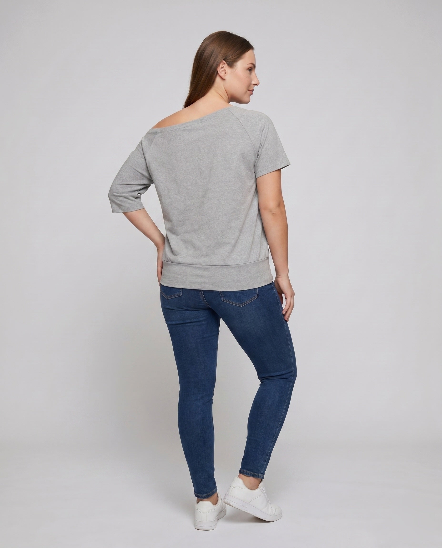 Damen nan weit geschnittenes Freizeitshirt mit überschnittenen Schultern, asymmetrischem Ausschnitt und Statement-Print R&B