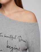 Damen nan weit geschnittenes Freizeitshirt mit überschnittenen Schultern, asymmetrischem Ausschnitt und Statement-Print R&B