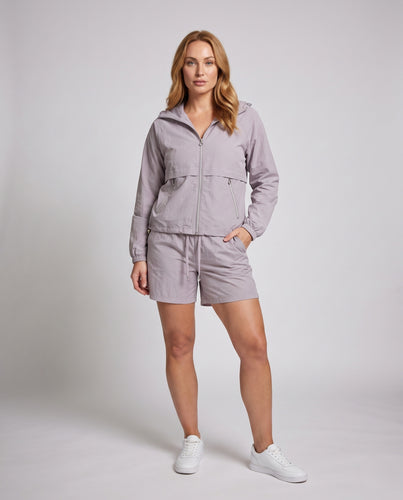 Damen leichte Sportjacke mit abnehmbarer Kapuze und passenden Shorts R&B