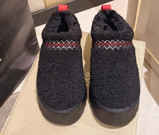 Schuhe mit Winterfell R&B