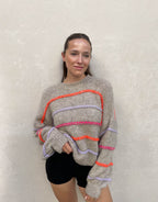 R&B | Übergroßer Pullover mit neonfarbenen Ziernähten