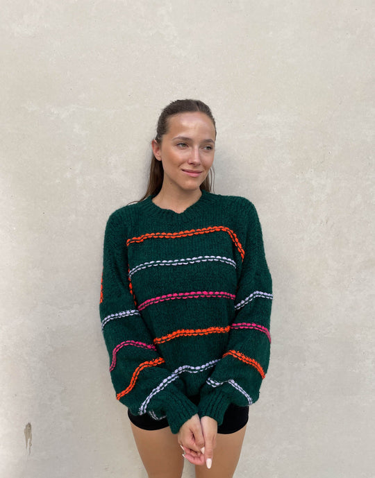 R&B | Übergroßer Pullover mit neonfarbenen Ziernähten