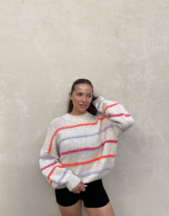 R&B | Übergroßer Pullover mit neonfarbenen Ziernähten