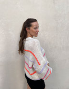 R&B | Übergroßer Pullover mit neonfarbenen Ziernähten