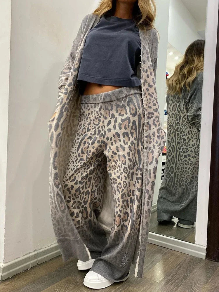 R&B | Langarmweste und Elastische Hose mit Leopardenmuster