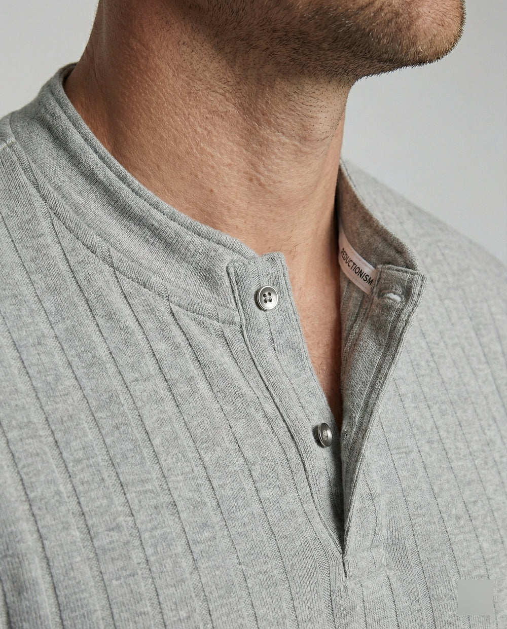 Herren Henley Sweatshirt mit Kristallknöpfen im Old Money Look